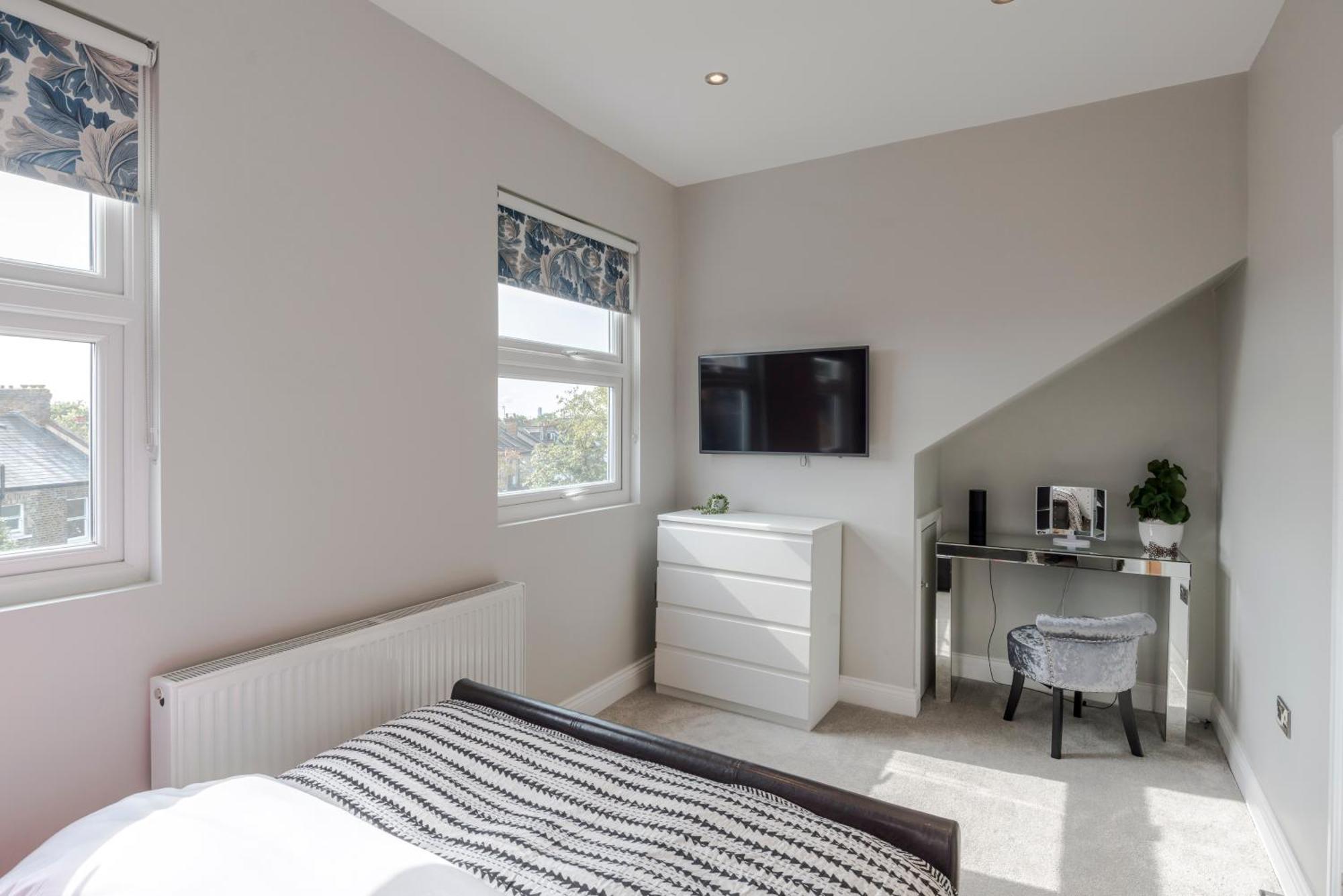 Stunning 3 Bed Duplex Apartment In The Heart Of West Hampstead Лондон Экстерьер фото
